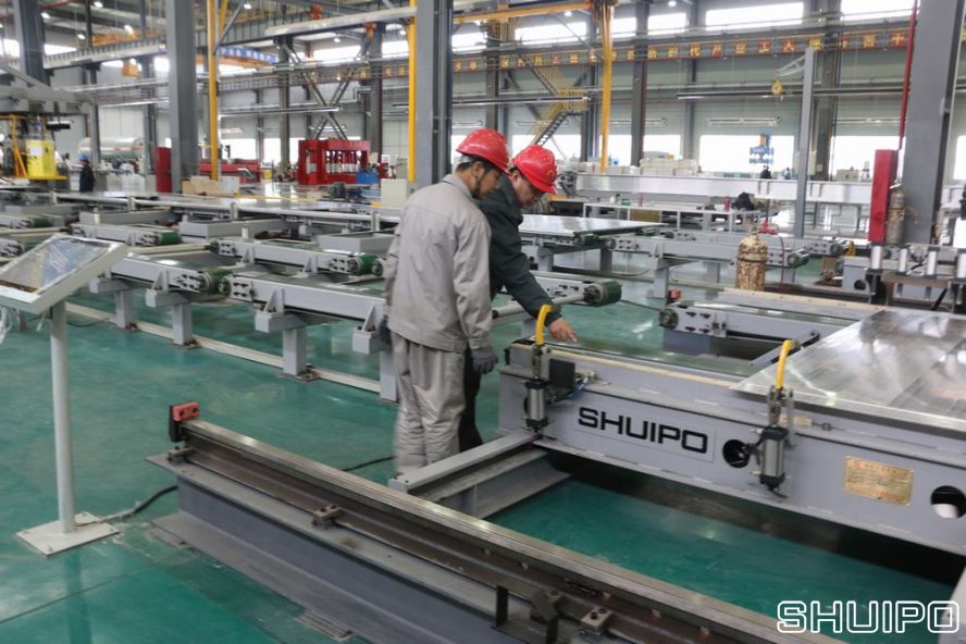 廂式半掛車生產現場 廂式半掛車生產現場